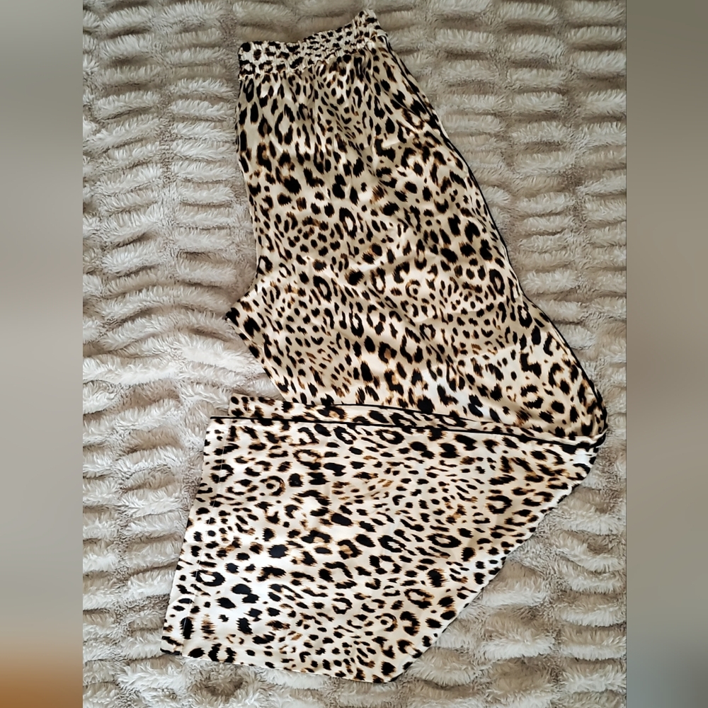 Victoria's Secret SILK PJ Set - Large - Picture 3 of 4